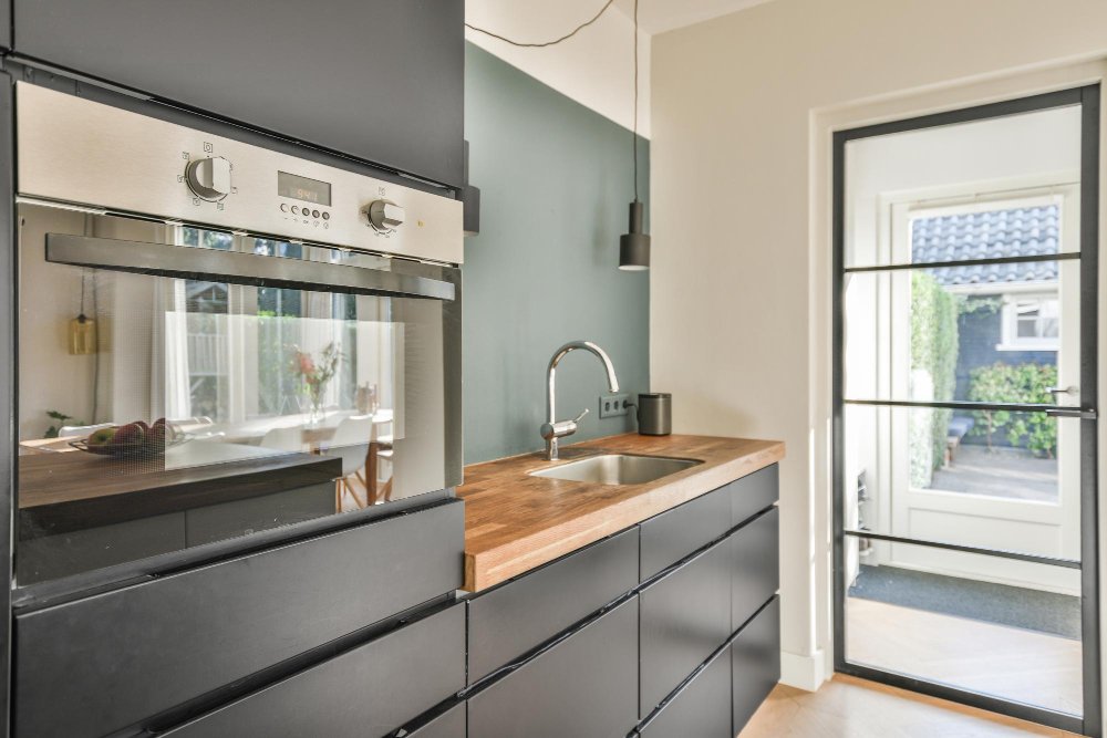 Kitchen & Bath Cabinet Contractor in Wolf Lodge ID